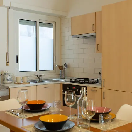 Cinecitta - Metro A Giulio Agricola A-c Apartament *