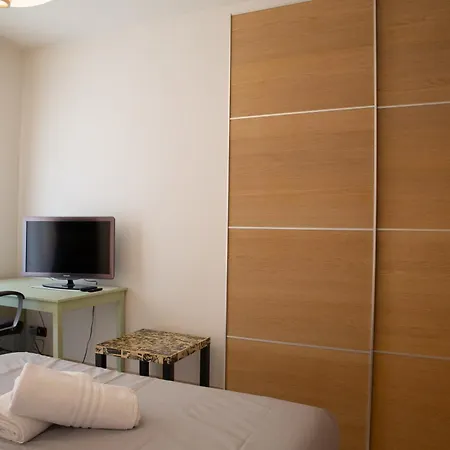 Cinecitta - Metro A Giulio Agricola A-c Apartament