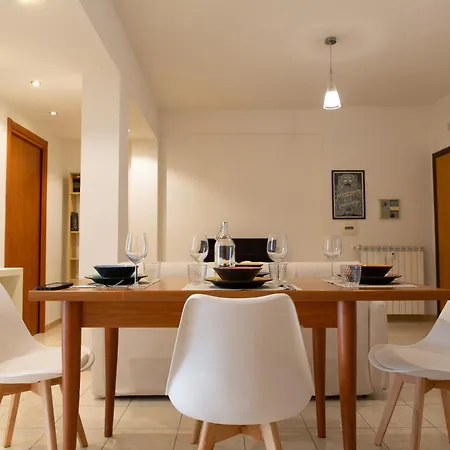 Apartament Cinecitta - Metro A Giulio Agricola A-c *